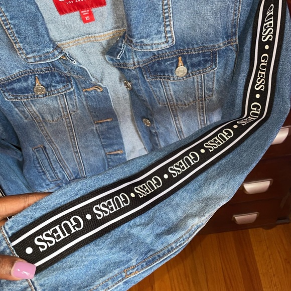 GUESS Medium Wash Denim Jacket ♥️ - Picture 4 of 4